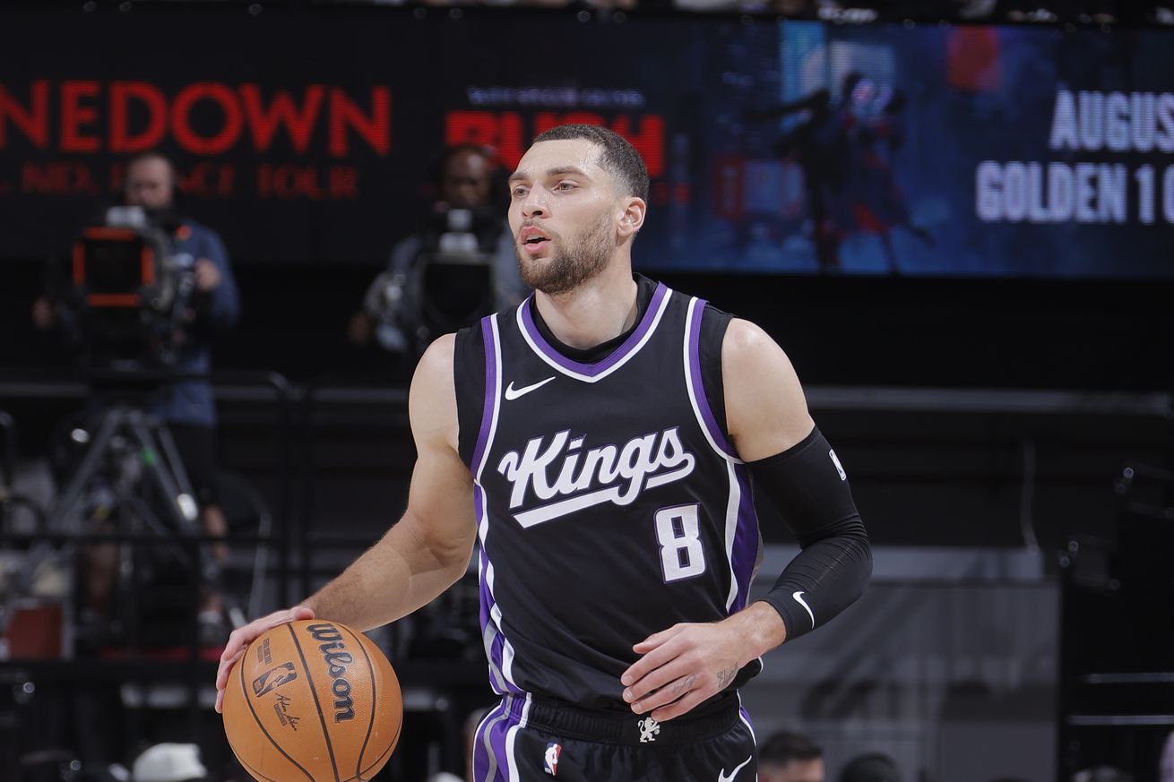 Phoenix Suns v Sacramento Kings