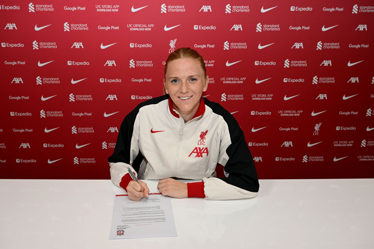Ceri Holland Signs a New Contract at Liverpool Women
